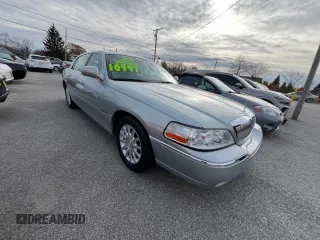 2007 Lincoln Town Car Signature z VIN 1LNHM81V07Y611332, wystawiony jako Copart lot #83524084 z przebiegiem 68 349 mil mil oraz Czysty tytuł • Clean title. Historia ofert i sprzedaży dostępna na DreamBid. Obrazek 1.