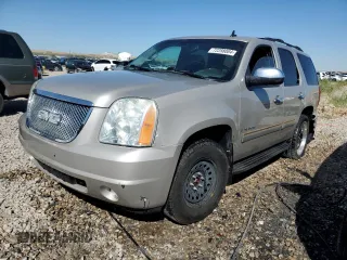 2009 GMC Yukon SLT w/4SB with VIN 1GKFK33089R245627, listed as a Copart auction lot 72288004 with 182,942 mi miles and Salvage Title. Bid and sale history available at carsss.com. Image 1.