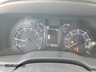 2022 Toyota 4Runner SR5 z VIN JTEMU5JR3N6023532, wystawiony jako Copart lot #63680825 z przebiegiem 83 672 mil mil oraz Szkoda całkowita • Salvage title. Historia ofert i sprzedaży dostępna na DreamBid. Obrazek 9.