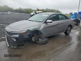 2024 Hyundai Elantra SEL z VIN KMHLM4DG5RU710755, wystawiony jako Copart lot #56356055 z przebiegiem 8 692 mil mil oraz Szkoda całkowita • Salvage title. Historia ofert i sprzedaży dostępna na DreamBid. Obrazek 1.