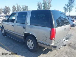 1999 Chevrolet Tahoe with VIN 1GNEC13R8XJ527499, listed as a IAAI auction lot 41880157 with 186,342 mi miles. Bid and sale history available at carsss.com. Image 3.
