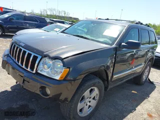 2005 Jeep Grand Cherokee Limited with VIN 1J8HR58255C575317, listed as a IAAI auction lot 42021565 with 205,257 mi miles. Bid and sale history available at carsss.com. Image 2.