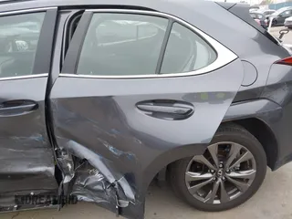 2023 Lexus UX 250h F Sport z VIN JTHB6JBH9P2132431, wystawiony jako IAAI lot #42137625 z przebiegiem 15 923 mil mil oraz . Historia ofert i sprzedaży dostępna na DreamBid. Obrazek 17.