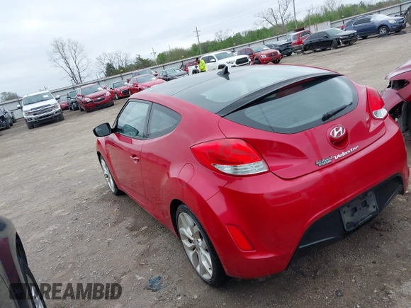 2013 Hyundai Veloster w/Gray Int z VIN KMHTC6AD8DU146035, wystawiony jako IAAI lot #41892703 z przebiegiem 241 169 mil mil oraz . Historia ofert i sprzedaży dostępna na DreamBid. Obrazek 14.