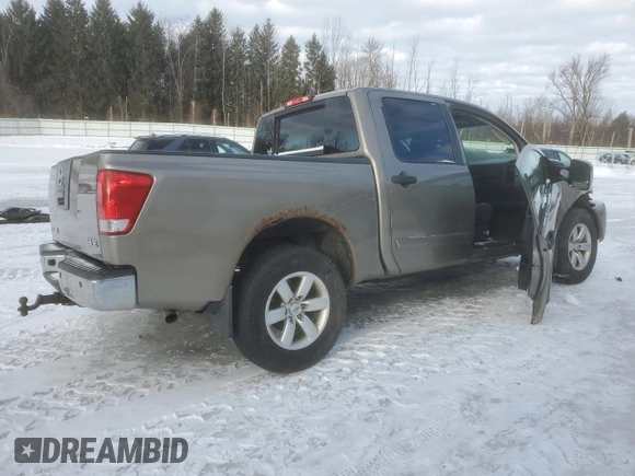 2008 Nissan Titan XE z VIN 1N6AA07C18N335295, wystawiony jako Copart lot #43854915 z przebiegiem 121 295 mil mil oraz Szkoda całkowita • Salvage title. Historia ofert i sprzedaży dostępna na DreamBid. Obrazek 3.