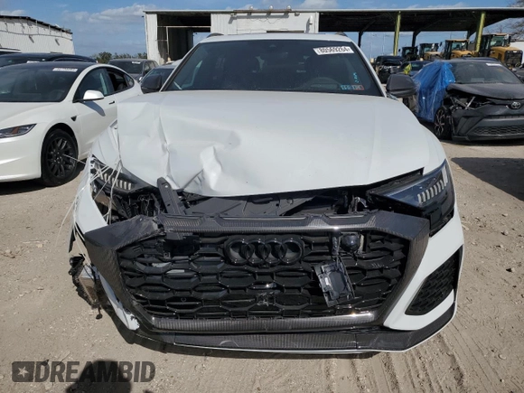 2024 Audi RS Q8 z VIN WU1ARBF19RD015644, wystawiony jako Copart lot #80569264 z przebiegiem 131 mil mil oraz Szkoda całkowita • Salvage title. Historia ofert i sprzedaży dostępna na DreamBid. Obrazek 5.