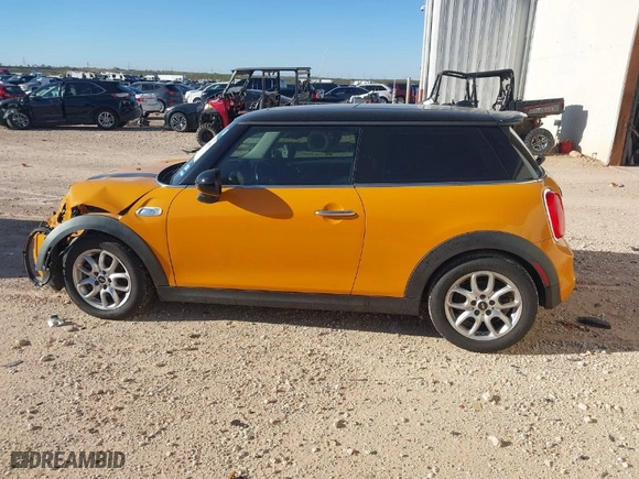 2015 MINI Cooper Hardtop S with VIN WMWXP7C5XF2A39816, listed as a IAAI auction lot 40822859 with NaN miles. Bid and sale history available at carsss.com. Image 14.