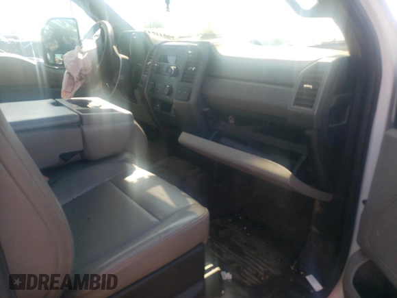 2017 Ford F-250 XL with VIN 1FTBF2A64HEB78868, listed as a Copart auction lot 72044544 with 148,215 mi miles and Salvage title. Bid and sale history available at DreamBid. Image 8.