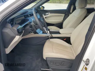 2024 Audi Q8 e-tron Sportback S line Premium Plus z VIN WA1CAAGE5RB013159, wystawiony jako Copart lot #73810634 z przebiegiem Nie podano mil oraz Nie do naprawy. Historia ofert i sprzedaży dostępna na DreamBid. Obrazek 7.