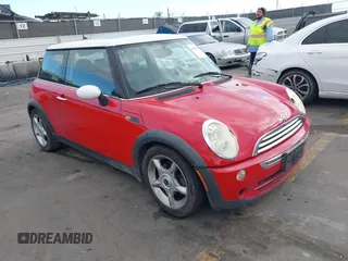 2005 MINI Hardtop with VIN WMWRC33575TJ72049, listed as a IAAI auction lot 41535564 with 177,876 mi miles and . Bid and sale history available at DreamBid. Image 1.