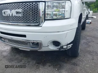 2010 GMC Sierra 1500 SLT z VIN 3GTRKWE37AG184132, wystawiony jako IAAI lot #42106936 z przebiegiem 243 711 mil mil oraz . Historia ofert i sprzedaży dostępna na DreamBid. Obrazek 20.