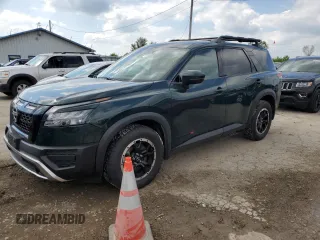 2024 Nissan Pathfinder Rock Creek z VIN 5N1DR3BD3RC210494, wystawiony jako Copart lot #54690694 z przebiegiem 8 794 mil mil oraz Szkoda całkowita • Salvage title. Historia ofert i sprzedaży dostępna na DreamBid. Obrazek 1.
