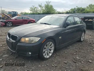 2011 BMW 3 Series 328i xDrive z VIN WBAPK5G51BNN29841, wystawiony jako Copart lot #55390235 z przebiegiem 94 940 mil mil oraz Nie do naprawy. Historia ofert i sprzedaży dostępna na DreamBid. Obrazek 1.