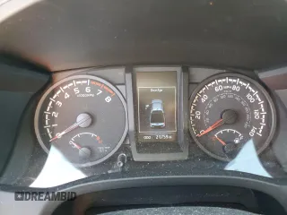 2023 Toyota Tacoma SR z VIN 3TMCZ5AN5PM594103, wystawiony jako Copart lot #52957955 z przebiegiem 21 759 mil mil oraz Szkoda całkowita • Salvage title. Historia ofert i sprzedaży dostępna na DreamBid. Obrazek 9.