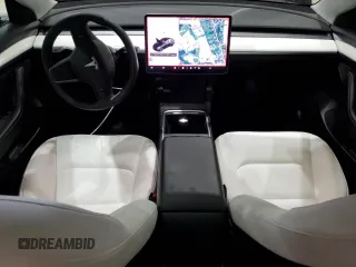 2021 Tesla Model 3 Long Range z VIN 5YJ3E1EB8MF048996, wystawiony jako Copart lot #57501495 z przebiegiem 45 952 mil mil oraz Szkoda całkowita • Salvage title. Historia ofert i sprzedaży dostępna na DreamBid. Obrazek 8.