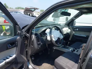 2011 Ford Escape XLT с VIN 1FMCU9DG4BKA98868, выставлен на аукционе IAAI как лот 42580210 с пробегом Не указан миль и . История ставок и продаж доступна на DreamBid. Изображение 5.