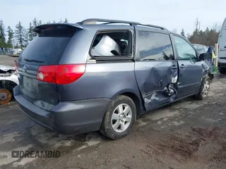 2006 Toyota Sienna CE z VIN 5TDZA23C06S547703, wystawiony jako IAAI lot #41973392 z przebiegiem 235 995 mil mil oraz . Historia ofert i sprzedaży dostępna na DreamBid. Obrazek 4.