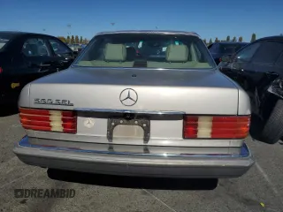 1988 Mercedes-Benz 560 with VIN WDBCA39D7JA400066, listed as a Copart auction lot 73396074 with 178,343 mi miles and Clean Title. Bid and sale history available at DreamBid. Image 6.