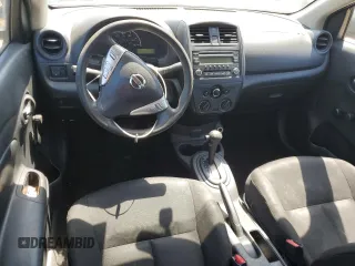 2017 Nissan Versa S Plus z VIN 3N1CN7AP7HL843570, wystawiony jako Copart lot #56417205 z przebiegiem Nie podano mil oraz Czysty tytuł • Clean title. Historia ofert i sprzedaży dostępna na DreamBid. Obrazek 8.