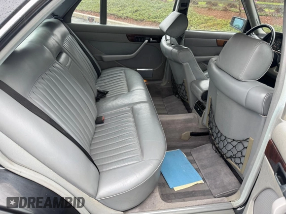 1988 Mercedes-Benz 560 with VIN WDBCA39D1JA406073, listed as a Copart auction lot 50398345 with 111,524 mi miles and Clean Title. Bid and sale history available at DreamBid. Image 6.