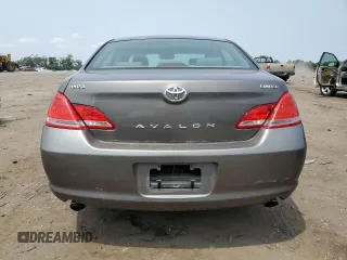 2005 Toyota Avalon XL z VIN 4T1BK36B85U014222, wystawiony jako Copart lot #59955415 z przebiegiem 239 897 mil mil oraz Czysty tytuł • Clean title. Historia ofert i sprzedaży dostępna na DreamBid. Obrazek 6.