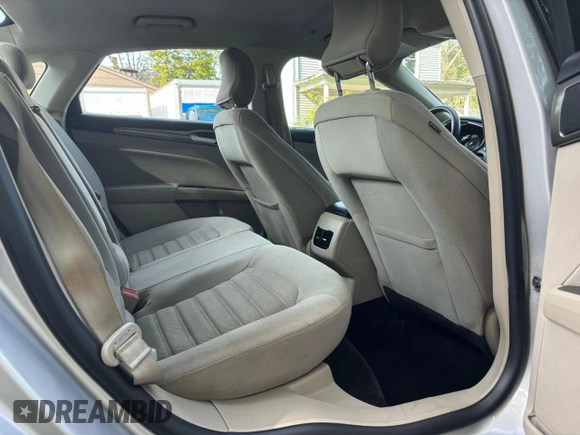 2018 Ford Fusion SE z VIN 3FA6P0LU9JR208728, wystawiony jako Copart lot #56345445 z przebiegiem 183 982 mil mil oraz Czysty tytuł • Clean title. Historia ofert i sprzedaży dostępna na DreamBid. Obrazek 6.