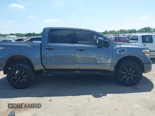 2017 Nissan Titan SV z VIN 1N6AA1E55HN551578, wystawiony jako IAAI lot #42392063 z przebiegiem 123 077 mil mil oraz . Historia ofert i sprzedaży dostępna na DreamBid. Obrazek 14.
