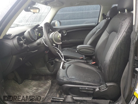 2021 MINI Hardtop Cooper с VIN WMWXR3C06M2N12998, выставлен на аукционе Copart как лот 79142464 с пробегом 44 825 миль миль и Списание • Salvage title. История ставок и продаж доступна на DreamBid. Изображение 7.