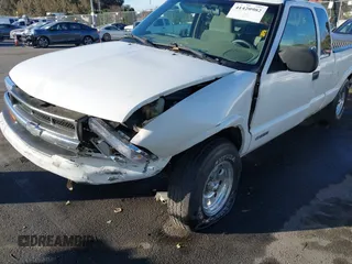 2001 Chevrolet S-10 LS with VIN 1GCCS195X1K143328, listed as a IAAI auction lot 41420982 with 282,852 mi miles and . Bid and sale history available at DreamBid. Image 6.