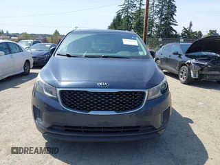 2017 Kia Sedona LX with VIN KNDMB5C11H6253379, listed as a IAAI auction lot 42140939 with 111,067 mi miles. Bid and sale history available at carsss.com. Image 6.