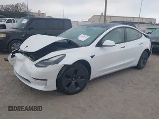 2022 Tesla Model 3 Long Range z VIN 5YJ3E1EB9NF115364, wystawiony jako IAAI lot #41618947 z przebiegiem 58 196 mil mil oraz . Historia ofert i sprzedaży dostępna na DreamBid. Obrazek 2.
