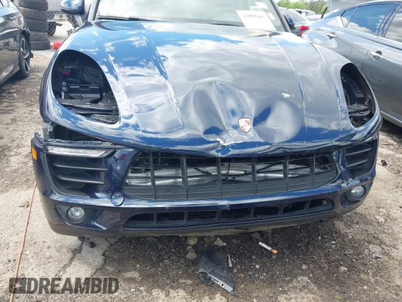 2018 Porsche Macan with VIN WP1AA2A57JLB02790, listed as a IAAI auction lot 42001685 with 59,313 mi miles. Bid and sale history available at carsss.com. Image 6.