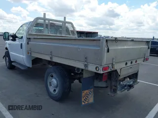 2005 Ford F-350 XL z VIN 1FDSF34575EC16707, wystawiony jako IAAI lot #42140911 z przebiegiem 93 732 mil mil oraz . Historia ofert i sprzedaży dostępna na DreamBid. Obrazek 3.