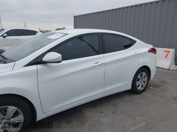 2016 Hyundai Elantra SE z VIN 5NPDH4AEXGH735514, wystawiony jako IAAI lot #42745418 z przebiegiem 159 501 mil mil oraz . Historia ofert i sprzedaży dostępna na DreamBid. Obrazek 6.