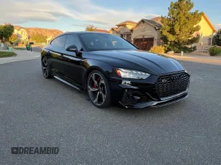 2023 Audi RS 5 Sportback z VIN WUAAWCF59PA900782, wystawiony jako Copart lot #75887974 z przebiegiem 35 173 mil mil oraz Czysty tytuł • Clean title. Historia ofert i sprzedaży dostępna na DreamBid. Obrazek 1.