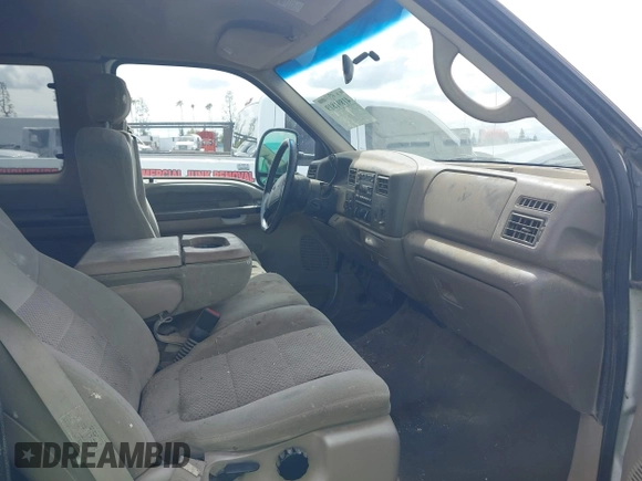 2001 Ford Super Duty F-250 XL with VIN 1FTNX21F31EB96018, listed as a IAAI auction lot 41891819 with 207,264 mi miles. Bid and sale history available at carsss.com. Image 5.