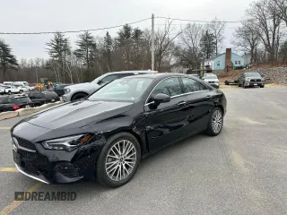 2025 Mercedes-Benz CLA 250 z VIN W1K5J4GB1SN517384, wystawiony jako Copart lot #87610665 z przebiegiem 9089 mil mil oraz Tytuł czysty. Historia ofert i sprzedaży dostępna na DreamBid. Obrazek 1.