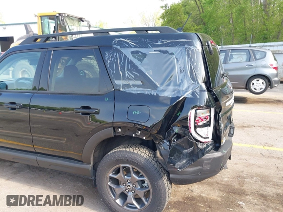 2022 Ford Bronco Sport Badlands z VIN 3FMCR9D95NRD81024, wystawiony jako IAAI lot #42255256 z przebiegiem 15 234 mil mil oraz . Historia ofert i sprzedaży dostępna na DreamBid. Obrazek 6.