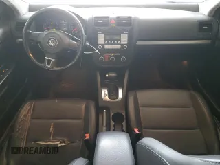 2010 Volkswagen Jetta SEL z VIN 3VWRX7AJ4AM100858, wystawiony jako Copart lot #60695995 z przebiegiem 158 477 mil mil oraz Szkoda całkowita • Salvage title. Historia ofert i sprzedaży dostępna na DreamBid. Obrazek 8.