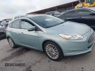 2013 Ford Focus Electric z VIN 1FADP3R47DL364432, wystawiony jako IAAI lot #42757842 z przebiegiem 97 981 mil mil oraz . Historia ofert i sprzedaży dostępna na DreamBid. Obrazek 1.