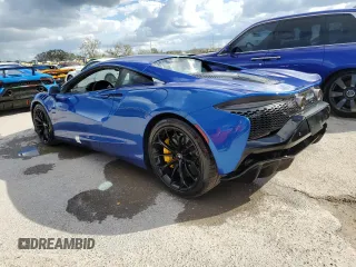 2024 McLaren Artura z VIN SBM16AEA2RW002389, wystawiony jako Copart lot #74246334 z przebiegiem 1374 mil mil oraz Nie do naprawy. Historia ofert i sprzedaży dostępna na DreamBid. Obrazek 2.