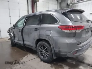 2018 Toyota Highlander SE with VIN 5TDJZRFH5JS902363, listed as a IAAI auction lot 41436569 with 82,905 mi miles and . Bid and sale history available at DreamBid. Image 3.