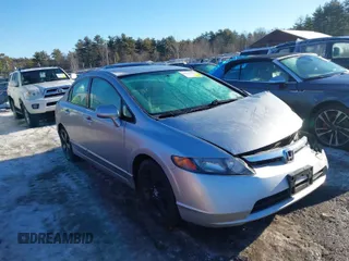 2008 Honda Civic LX z VIN 2HGFA16588H347570, wystawiony jako IAAI lot #41665555 z przebiegiem 172 271 mil mil oraz . Historia ofert i sprzedaży dostępna na DreamBid. Obrazek 1.
