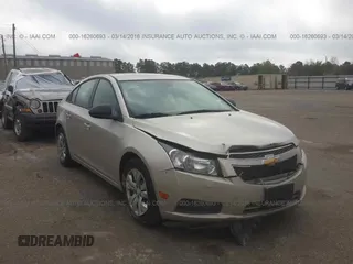 2014 Chevrolet Cruze LS z VIN 1G1PA5SH8E7230310, wystawiony jako IAAI lot #16260693 z przebiegiem 36 756 mil mil oraz . Historia ofert i sprzedaży dostępna na DreamBid. Obrazek 1.