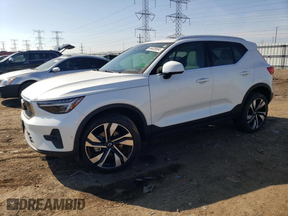 2023 Volvo XC40 Ultimate Bright Theme с VIN YV4L12UA5P2001018, выставлен на аукционе Copart как лот 44428554 с пробегом 7 463 миль миль и . История ставок и продаж доступна на DreamBid. Изображение 1.