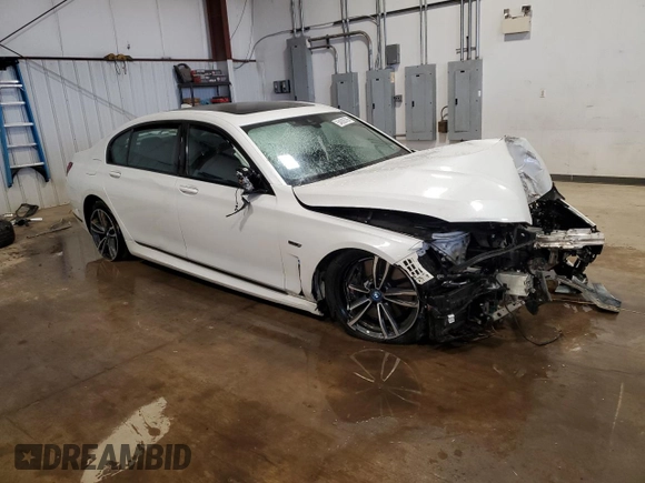 2022 BMW 7 Series with VIN WBA7W4C08NCH89469, listed as a Copart auction lot 54008785 with Not provided miles and Salvage title. Bid and sale history available at DreamBid. Image 4.