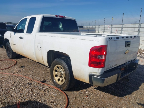 2008 Chevrolet Silverado 1500 LT w/1LT with VIN 2GCEC19C881269623, listed as a IAAI auction lot 41383949 with 431,928 mi miles. Bid and sale history available at carsss.com. Image 3.
