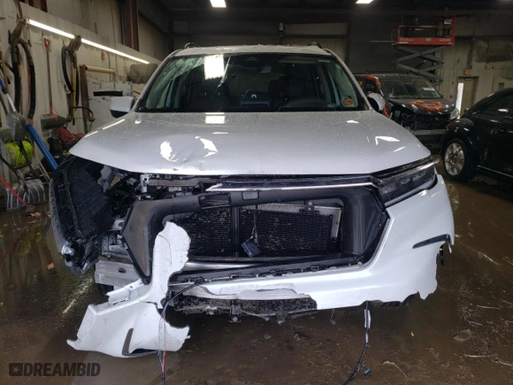 2024 Honda Pilot Touring with VIN 5FNYG1H70RB008992, listed as a Copart auction lot 41583275 with 18,081 mi miles and Salvage Title. Bid and sale history available at carsss.com. Image 5.