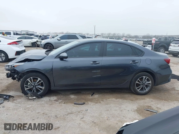 2023 Kia Forte LXS z VIN 3KPF24AD5PE682954, wystawiony jako IAAI lot #41510428 z przebiegiem 15 928 mil mil oraz . Historia ofert i sprzedaży dostępna na DreamBid. Obrazek 14.