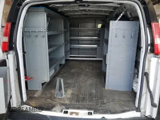2017 Chevrolet Express Cargo с VIN 1GCWGAFF0H1275199, выставлен на аукционе IAAI как лот 42621702 с пробегом 171 974 миль миль и . История ставок и продаж доступна на DreamBid. Изображение 1.